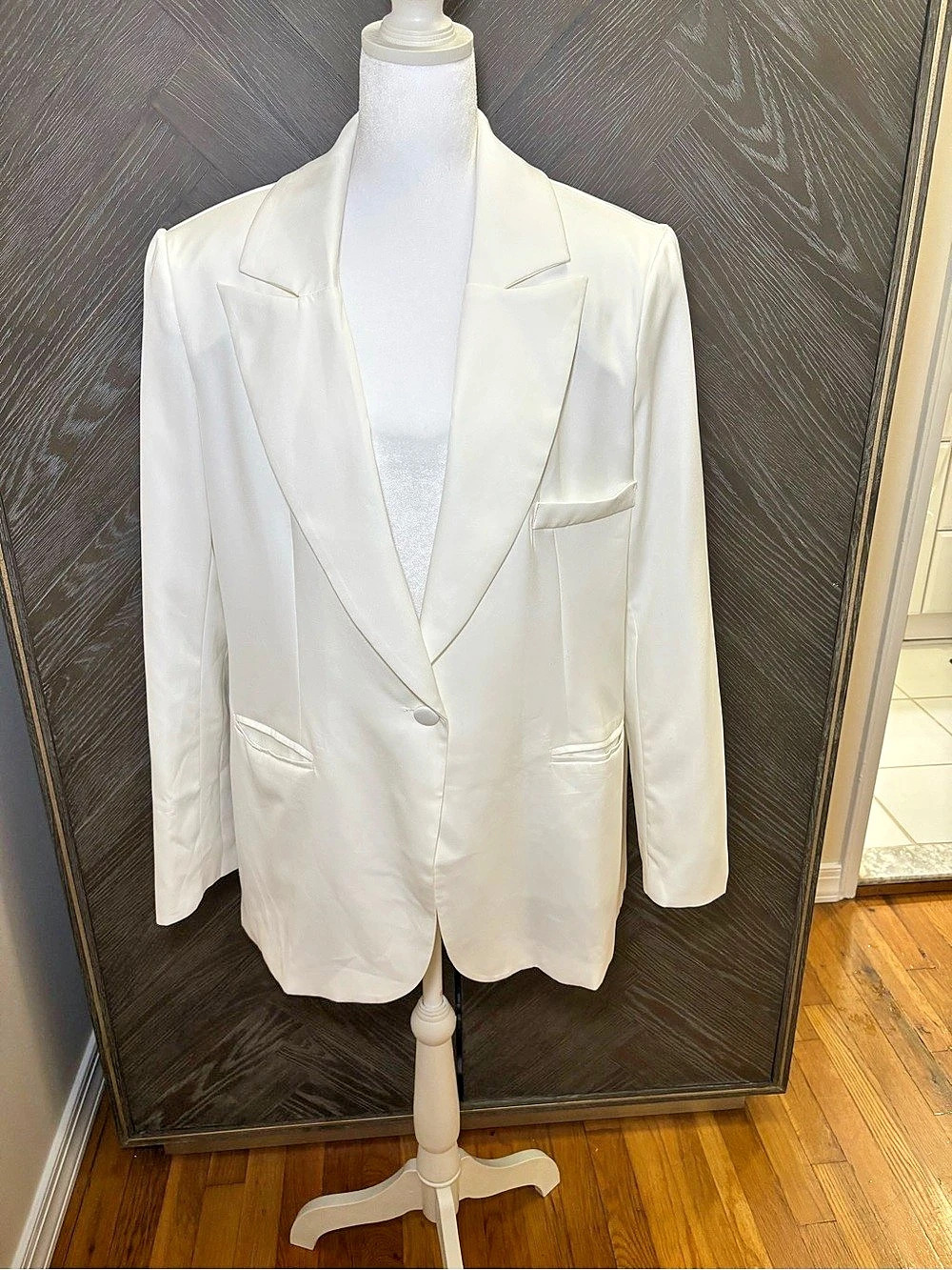 PrettyLittleThing Tall White Oversized Shoulder Pad Suit Blazer Small